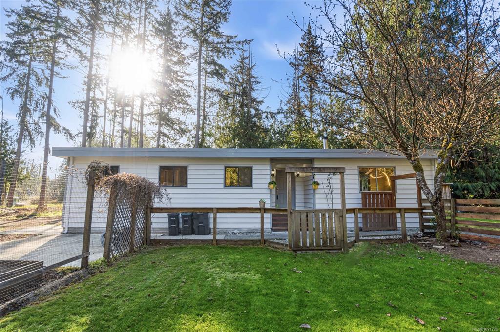Second View of 1007 Fabrick Dr, Qualicum Beach, BC, V9K 1M9