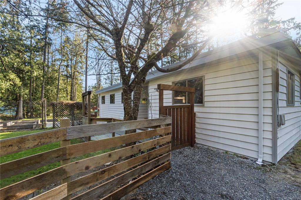 Fifth View of 1007 Fabrick Dr, Qualicum Beach, BC, V9K 1M9