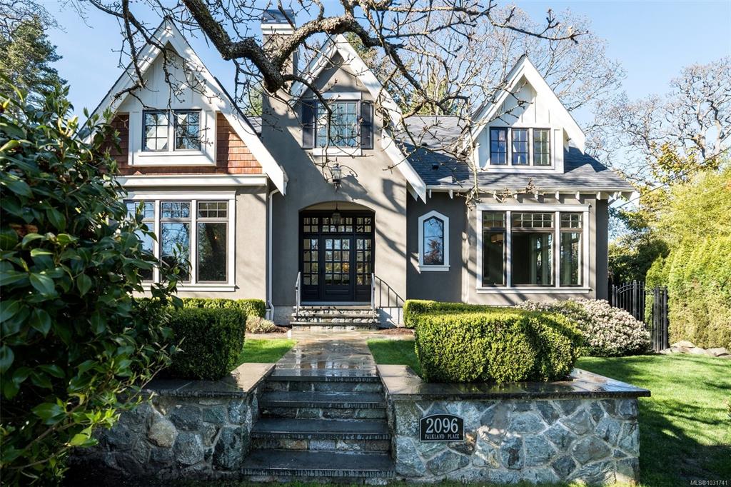 Third View of 2096 Falkland Pl, Oak Bay, BC, V8S 4M5