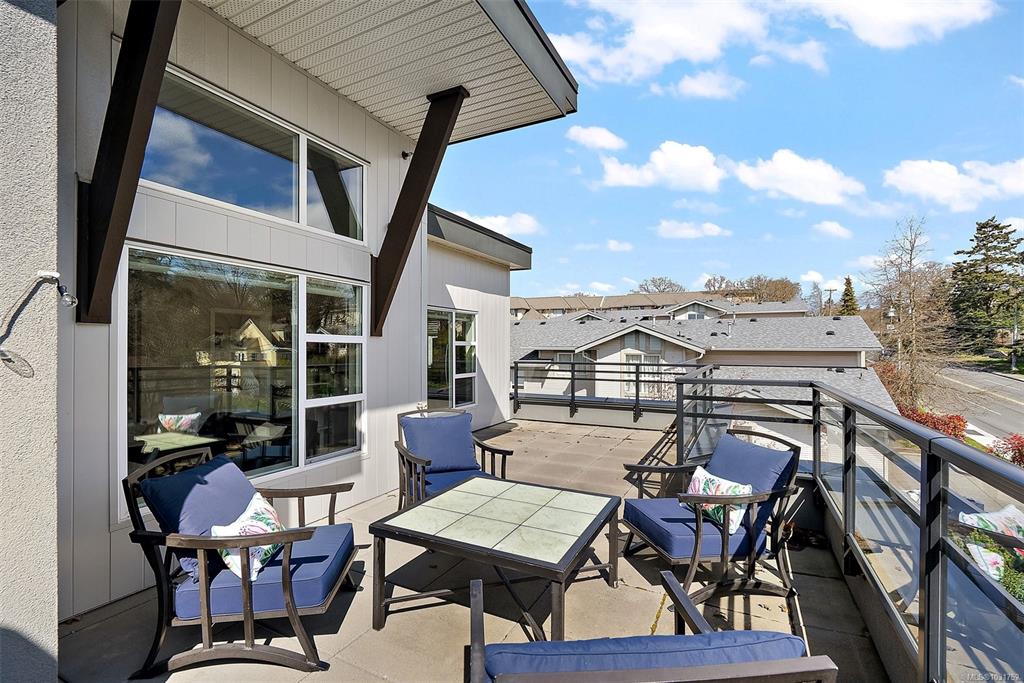 1018 Inverness Rd, 1031752, BC,