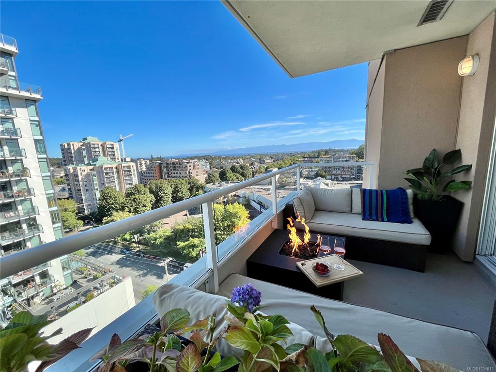 Fifth View of 930 Yates St, Victoria, BC, V8V 3M2