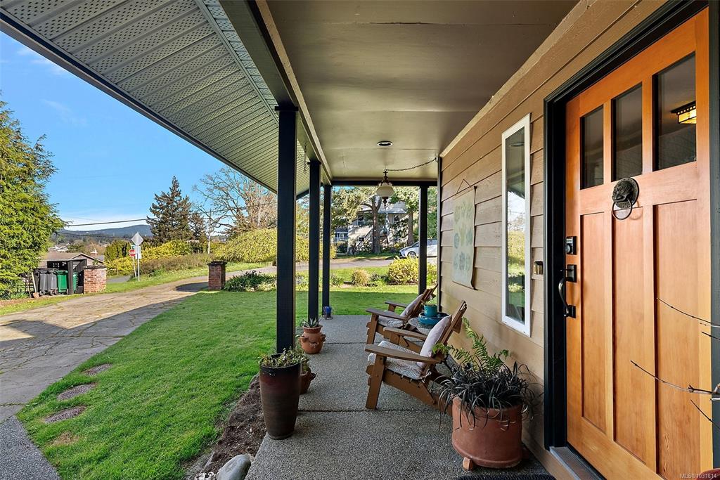 Fourth View of 517 Tait St, Saanich, BC, V8Z 2C7