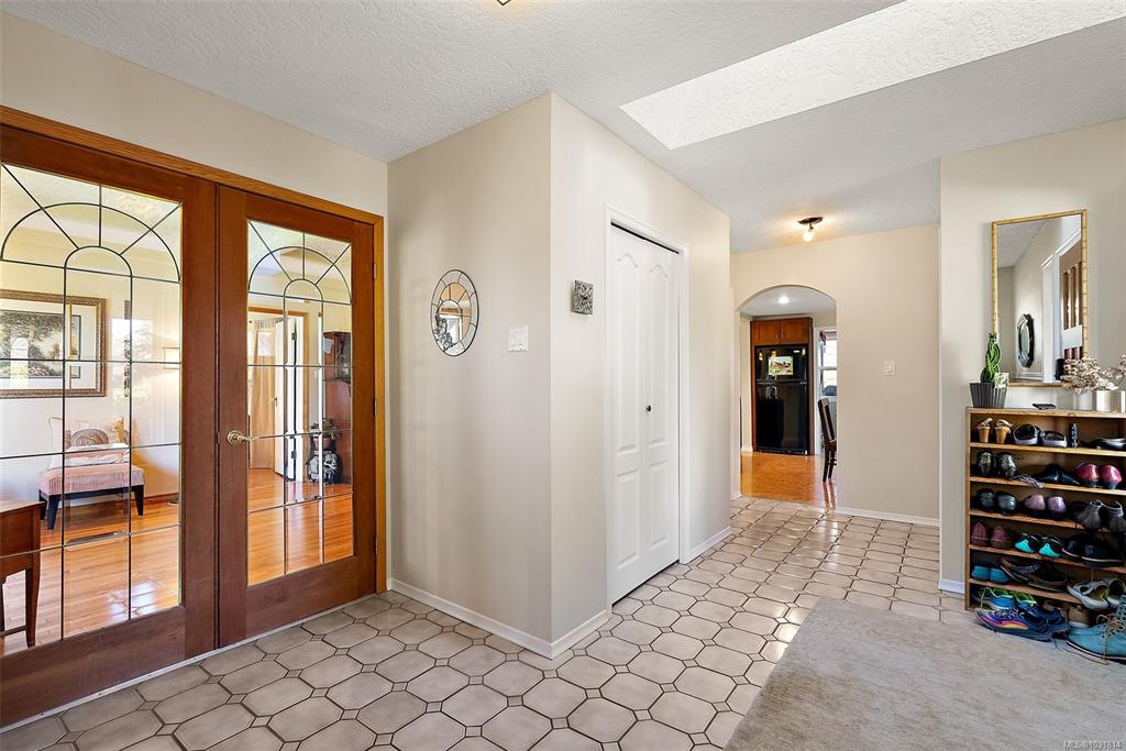 Fifth View of 517 Tait St, Saanich, BC, V8Z 2C7