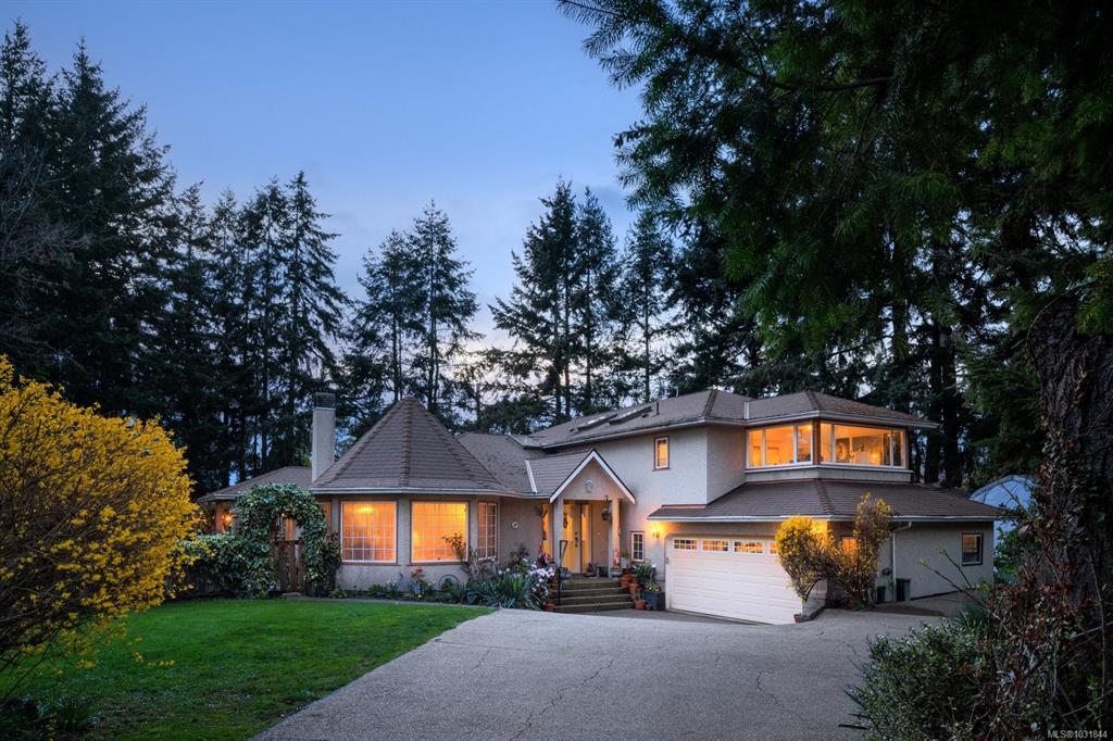 Second View of 2832 Cadboro Bay Rd, Oak Bay, BC, V8R 5J9