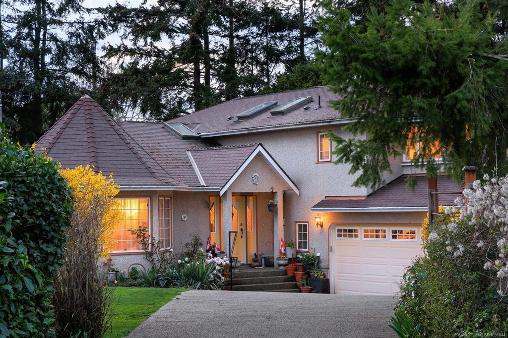 Third View of 2832 Cadboro Bay Rd, Oak Bay, BC, V8R 5J9