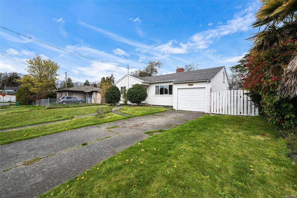 Third View of 1662 Freeman Ave, Saanich, BC, V8P 1P6