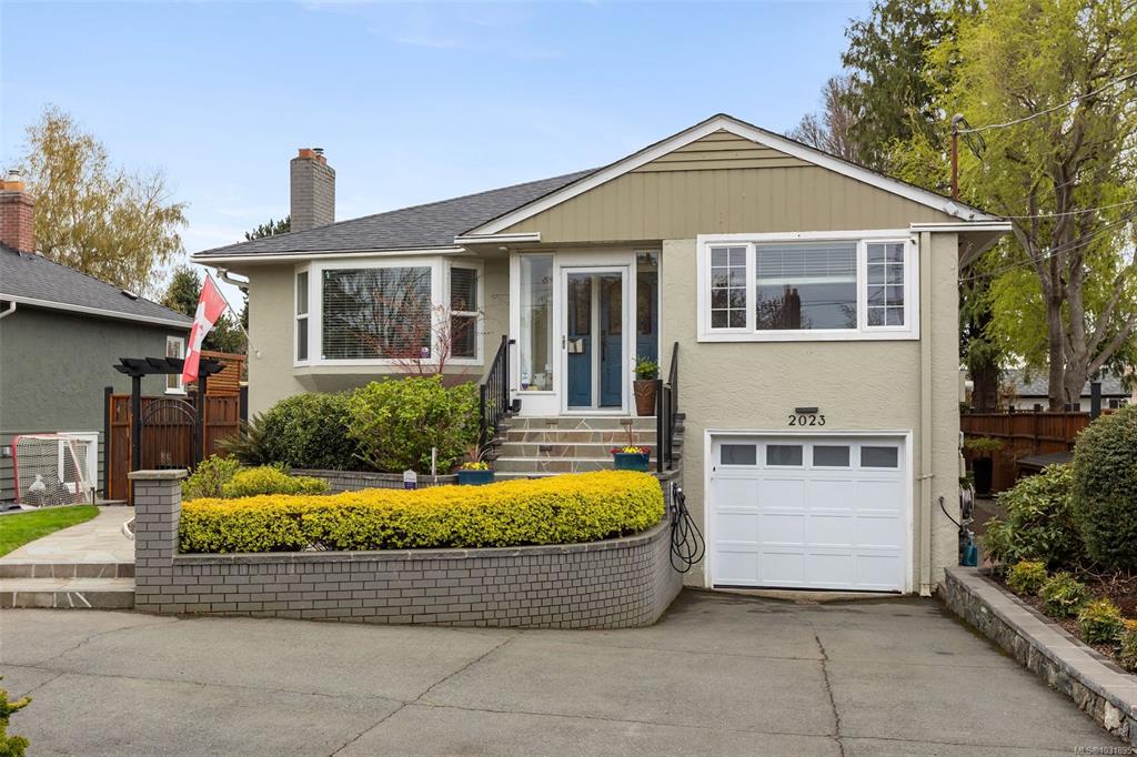 Second View of 2023 Carnarvon St, Oak Bay, BC, V8R 2V2