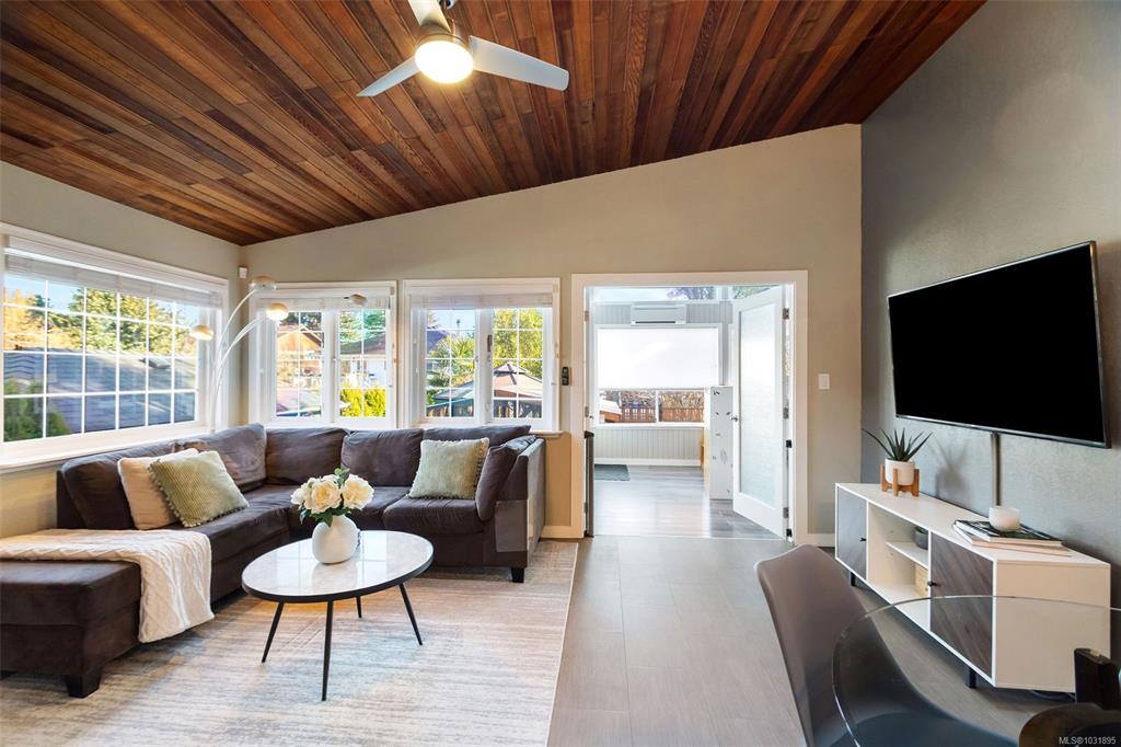 Fifth View of 2023 Carnarvon St, Oak Bay, BC, V8R 2V2