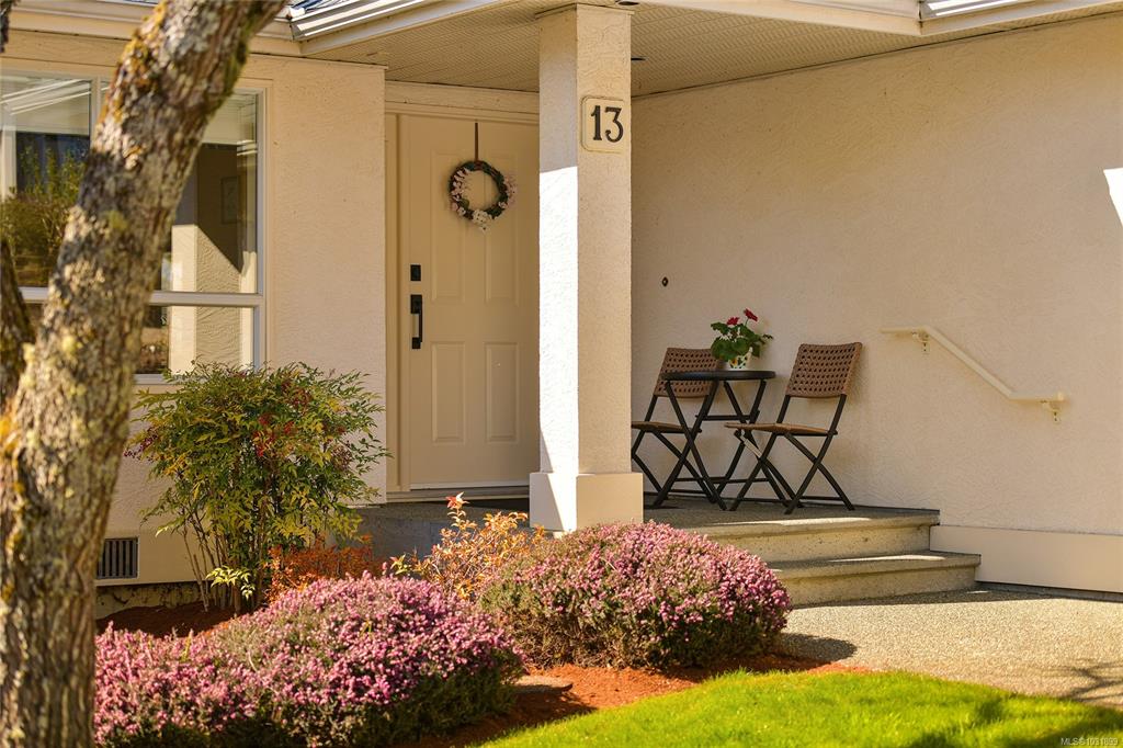 Fourth View of 6038 Sterling Dr, The Garth, Duncan, BC, V9L 5K4