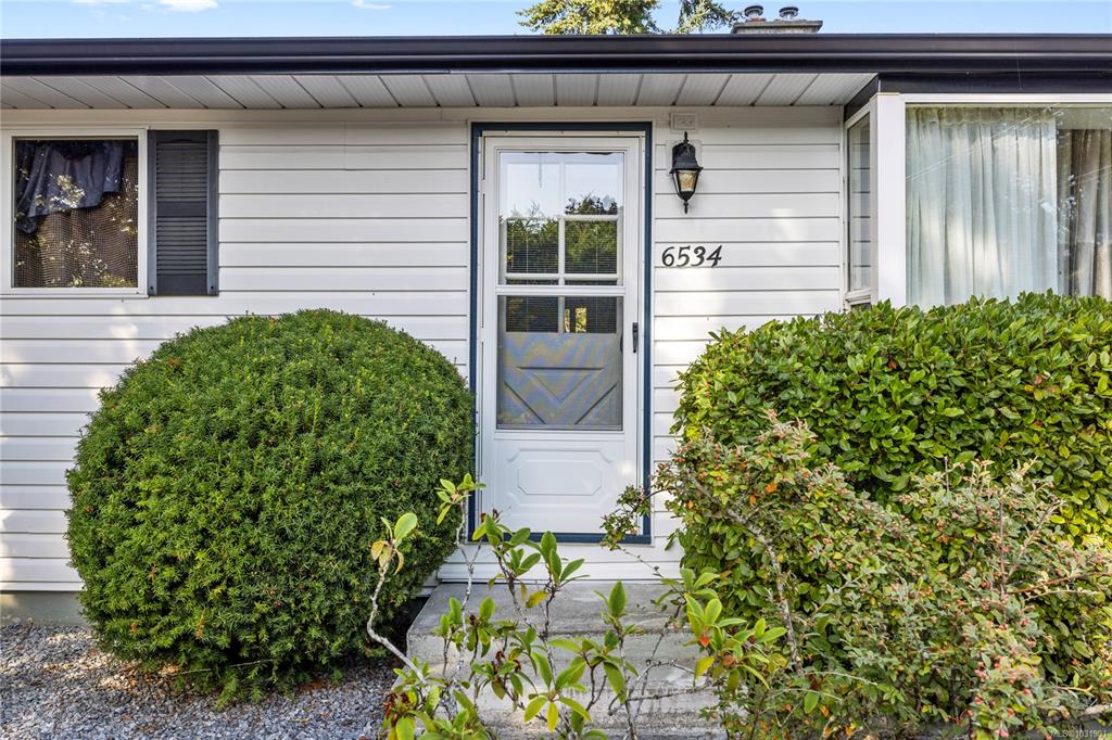 Third View of 6534 Southampton Rd, Nanaimo, BC, V9V 1A5