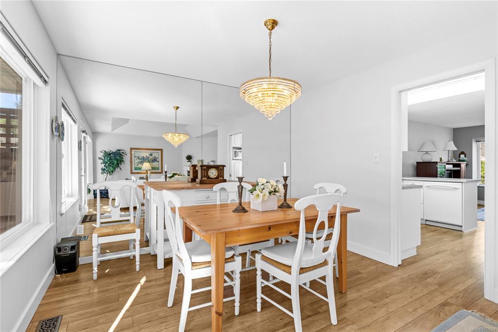 Fifth View of 850 Arbutus St, Arbutus Park, Qualicum Beach, BC, V9K 2M7