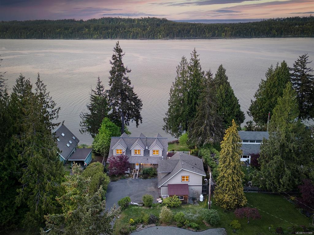 7820 Ships Point Rd, 1031908, BC,