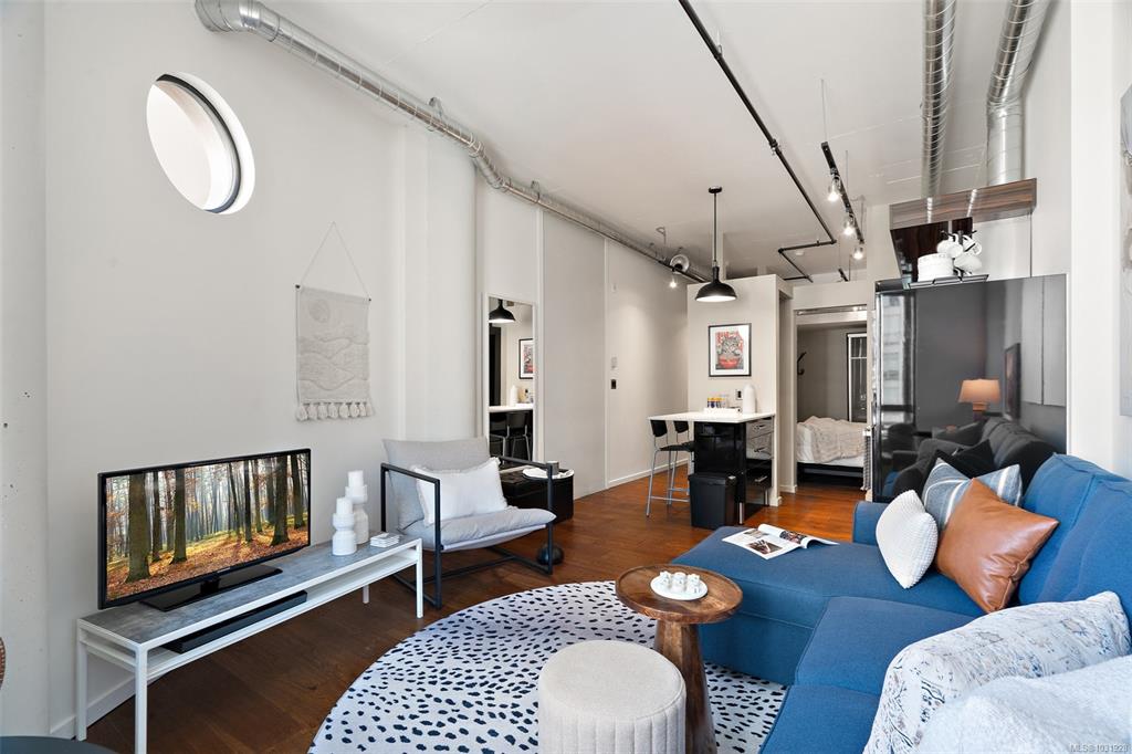 Fifth View of 1029 View St, The Jukebox, Victoria, BC, V8V 4Y3