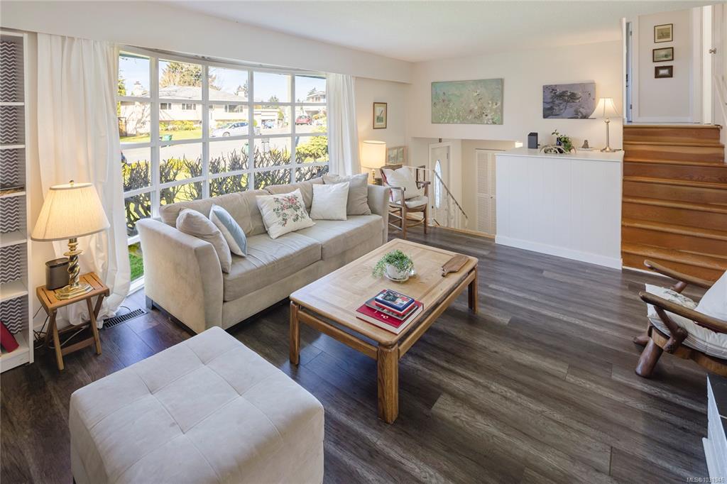 Third View of 3949 Margot Pl, Saanich, BC, V8P 3M2