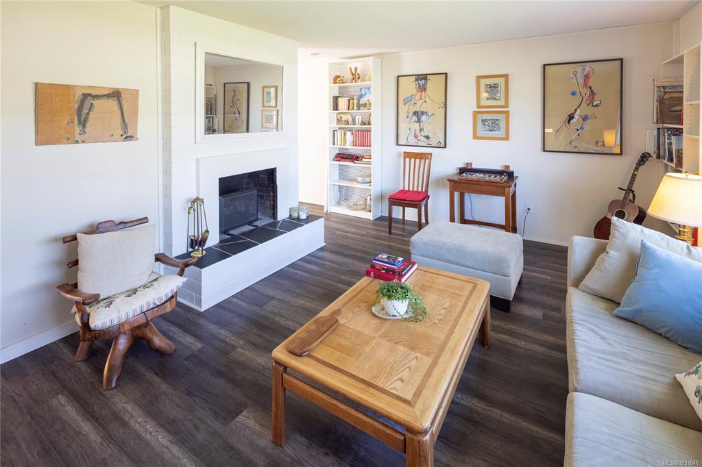 Fourth View of 3949 Margot Pl, Saanich, BC, V8P 3M2