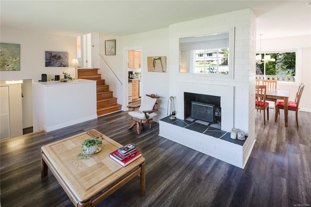 Fifth View of 3949 Margot Pl, Saanich, BC, V8P 3M2