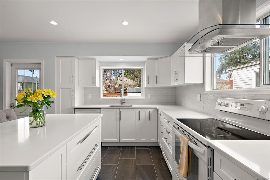 Fifth View of 3166 Earl Grey St, Saanich, BC, V9A 1W9