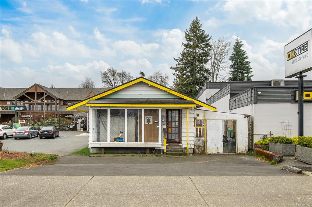 MLS® listing #31022826 for sale located at 2250 Island Hwy S