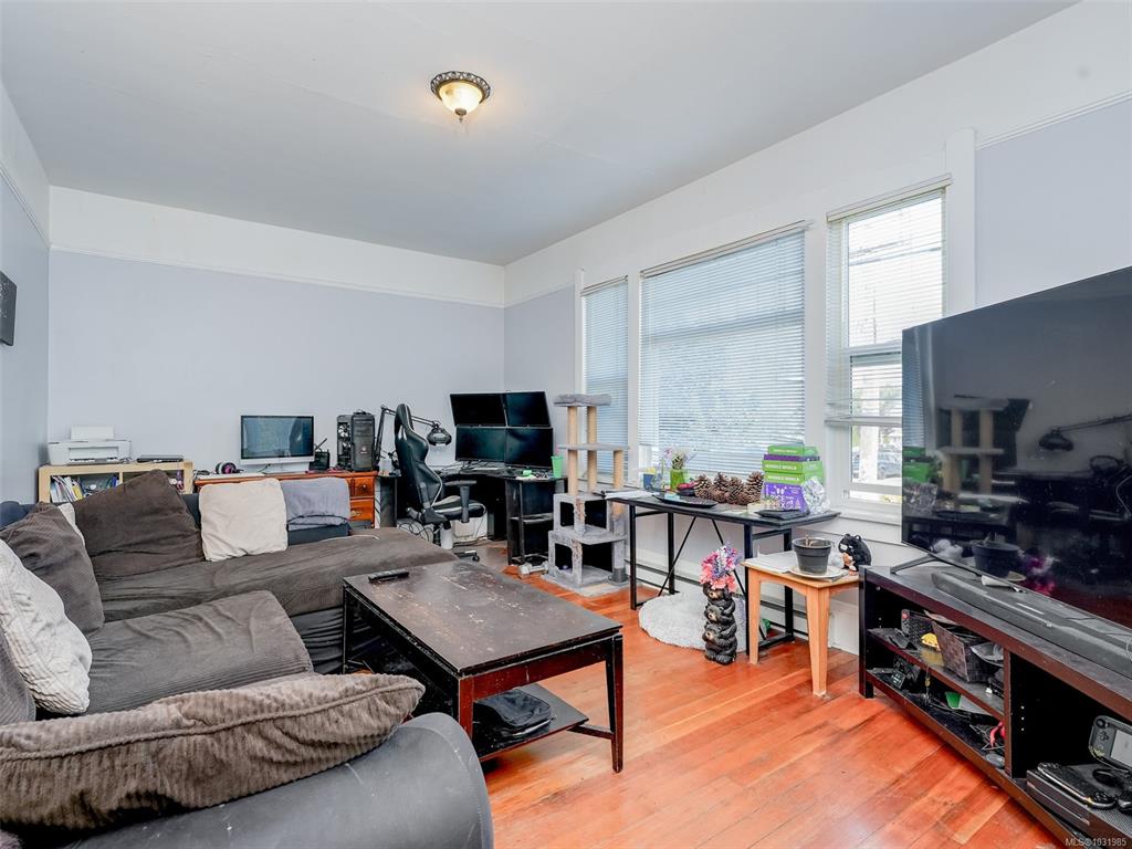 Third View of 951 Caledonia Ave, Victoria, BC, V8T 1E7