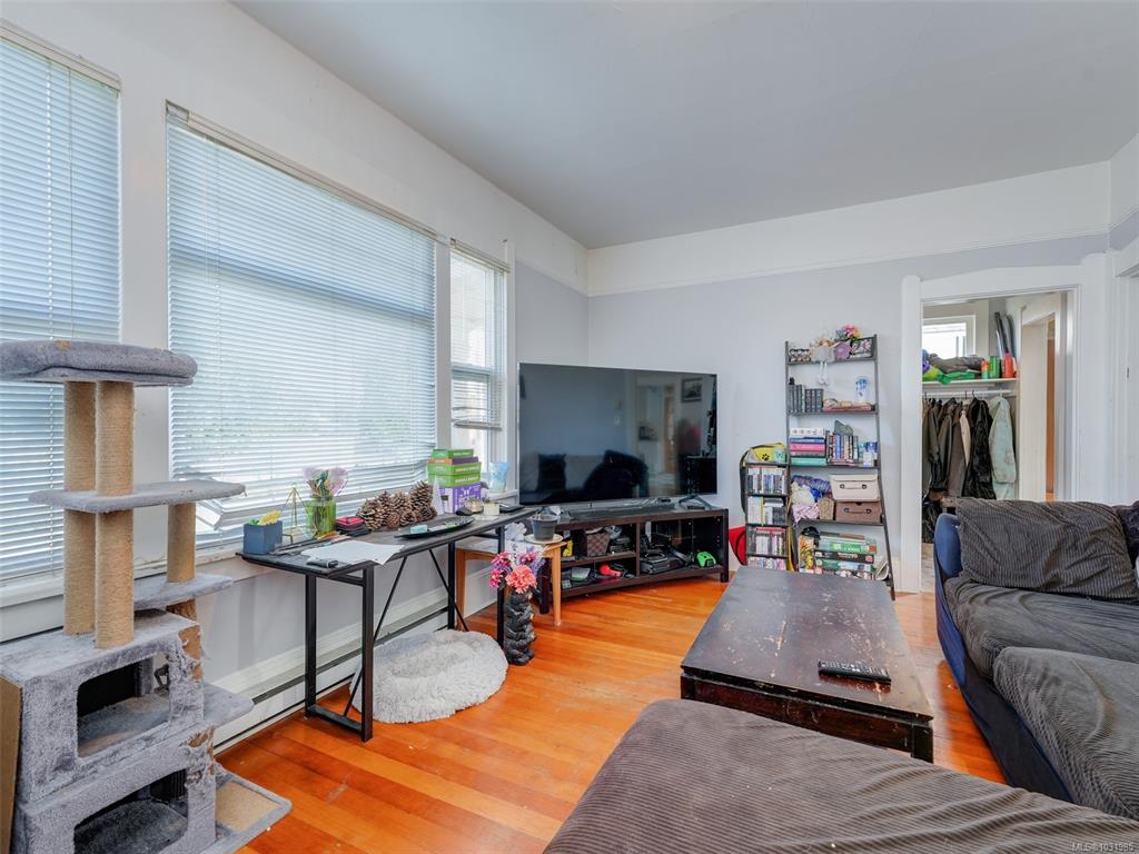 Fourth View of 951 Caledonia Ave, Victoria, BC, V8T 1E7