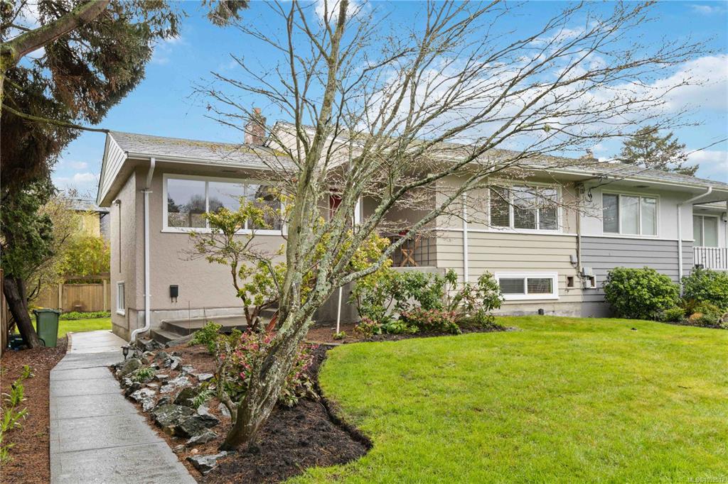 Third View of 1445 Brooke St, Victoria, BC, V8S 1M4