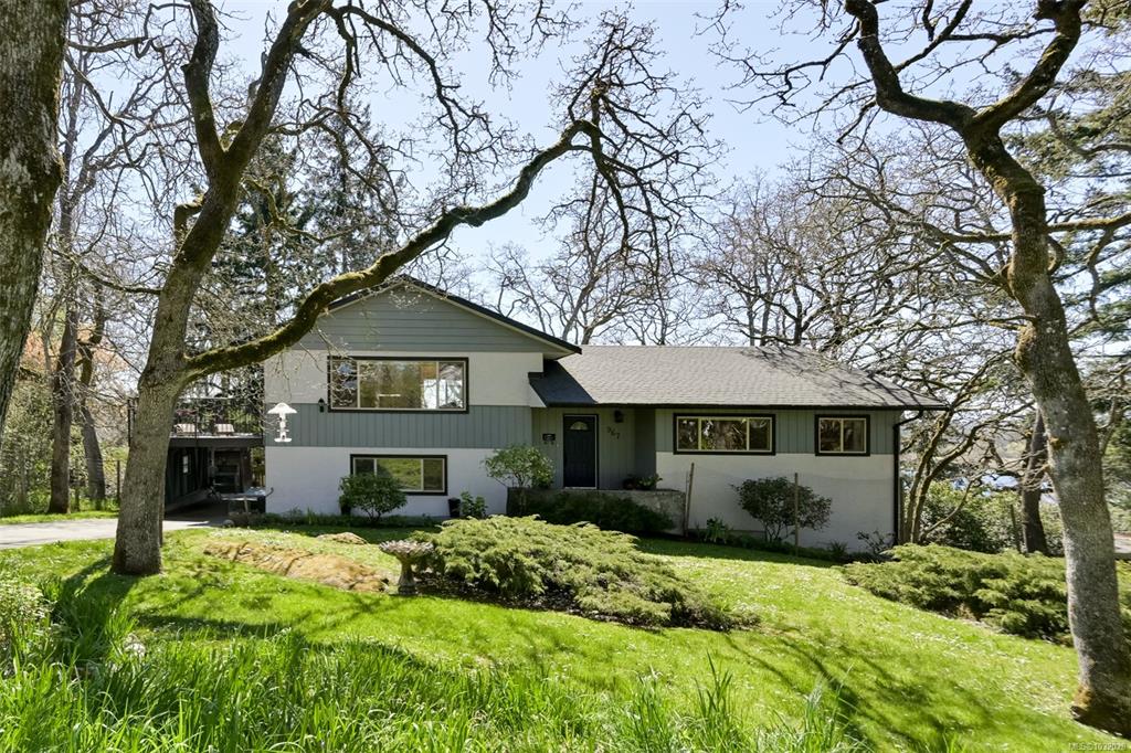 Second View of 967 Ridgeway St, Saanich, BC, V8X 3C2