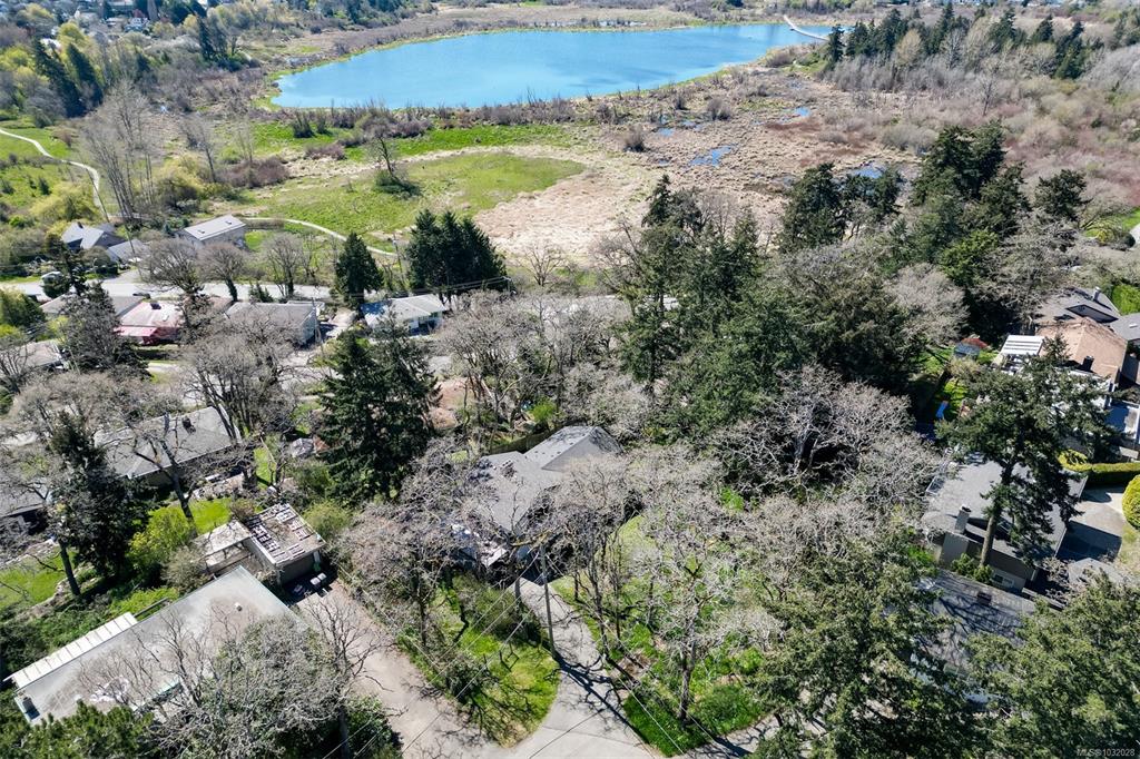 Third View of 967 Ridgeway St, Saanich, BC, V8X 3C2