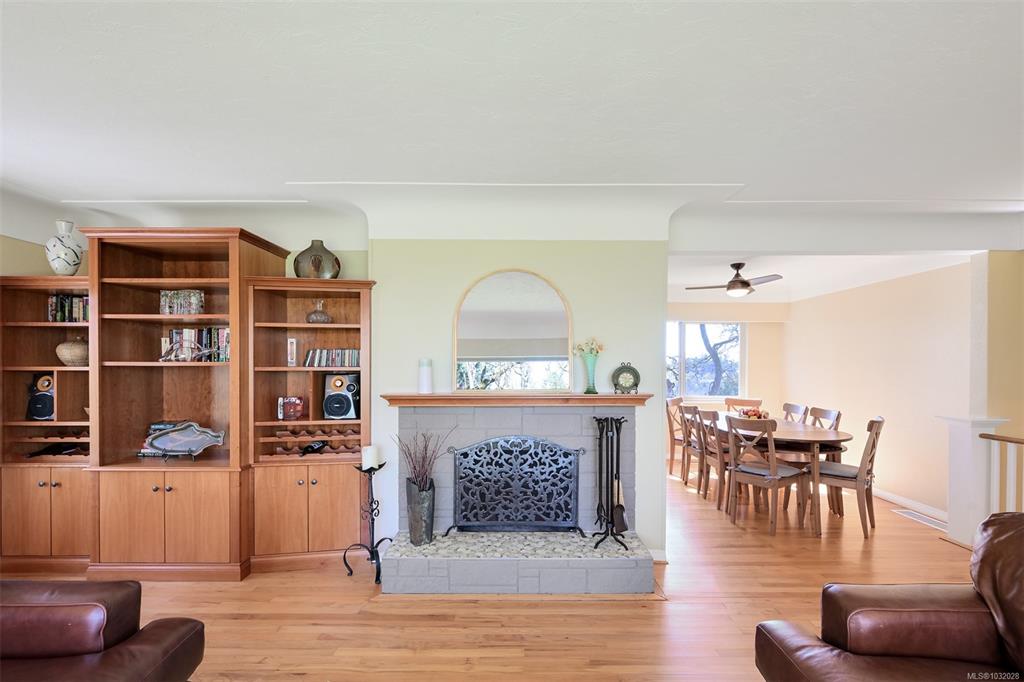 Fifth View of 967 Ridgeway St, Saanich, BC, V8X 3C2