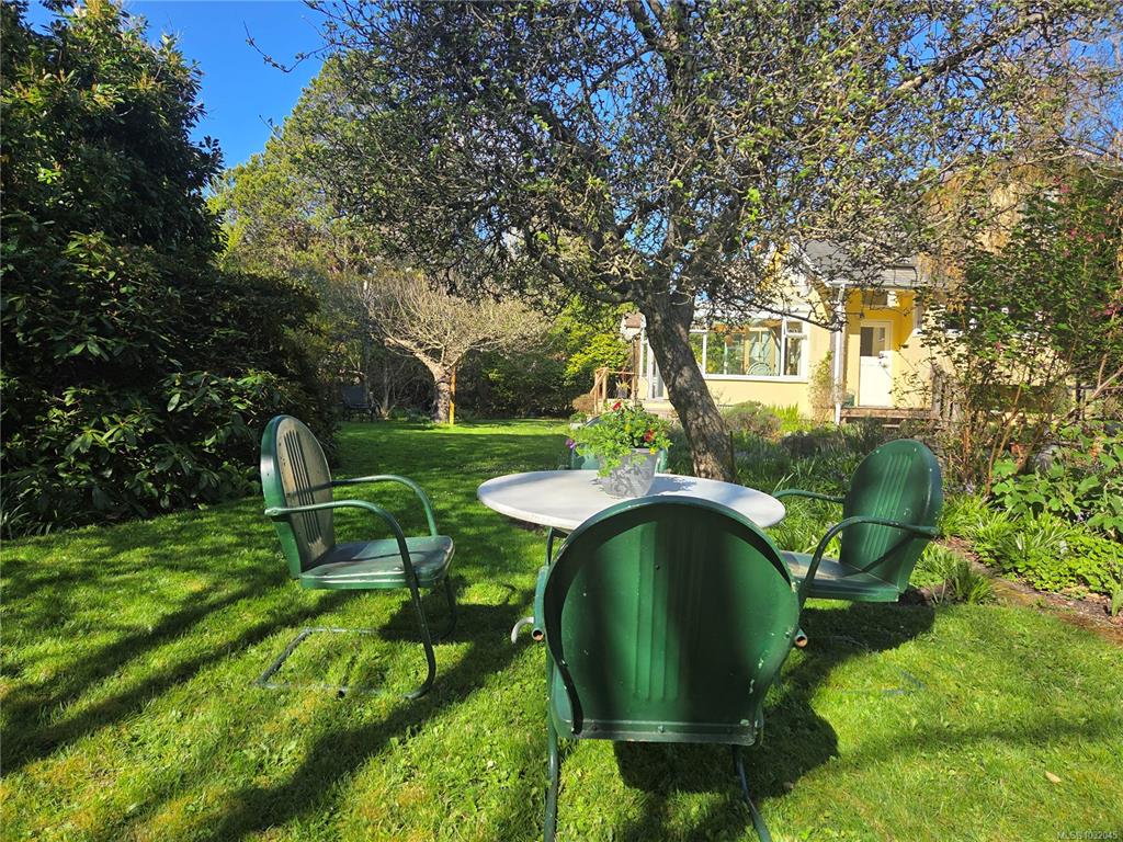 Fourth View of 2125 Hall Rd, Oak Bay, BC, V8S 2P4