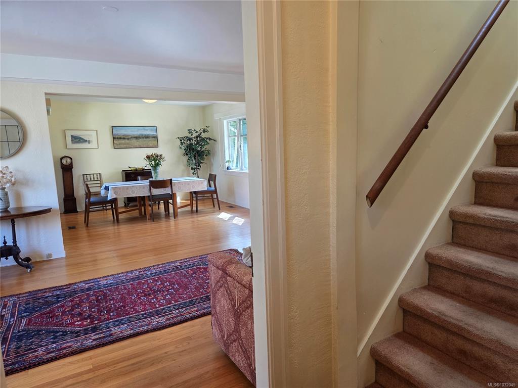 Fifth View of 2125 Hall Rd, Oak Bay, BC, V8S 2P4