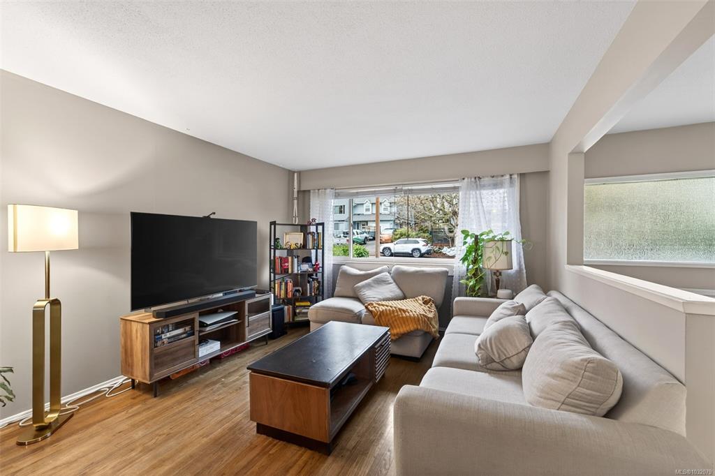 Fourth View of 3905 Grange Rd, Saanich, BC, V8Z 4T6