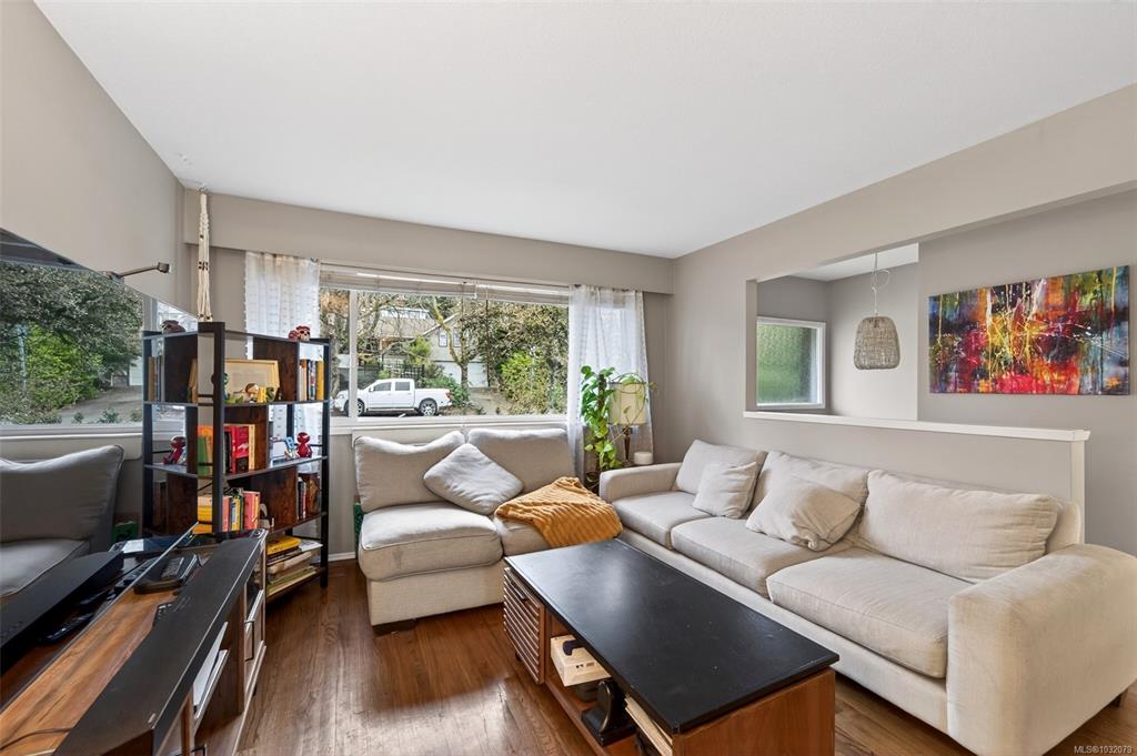 Fifth View of 3905 Grange Rd, Saanich, BC, V8Z 4T6