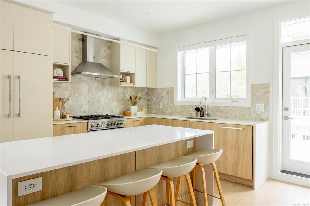 Second View of 630 Gorge Rd W, Brooke, Saanich, BC, V9A 1N5