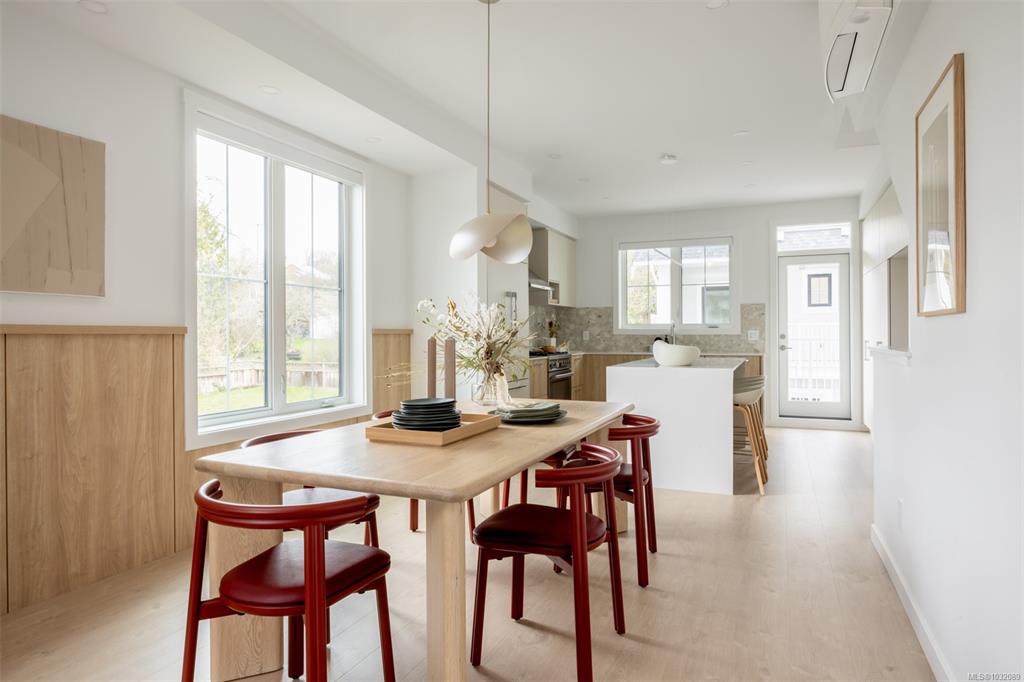 Fourth View of 630 Gorge Rd W, Brooke, Saanich, BC, V9A 1N5