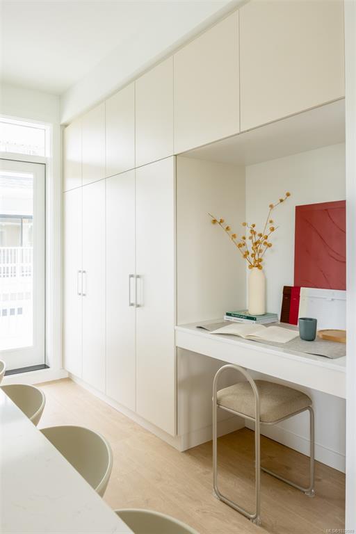 Fifth View of 630 Gorge Rd W, Brooke, Saanich, BC, V9A 1N5