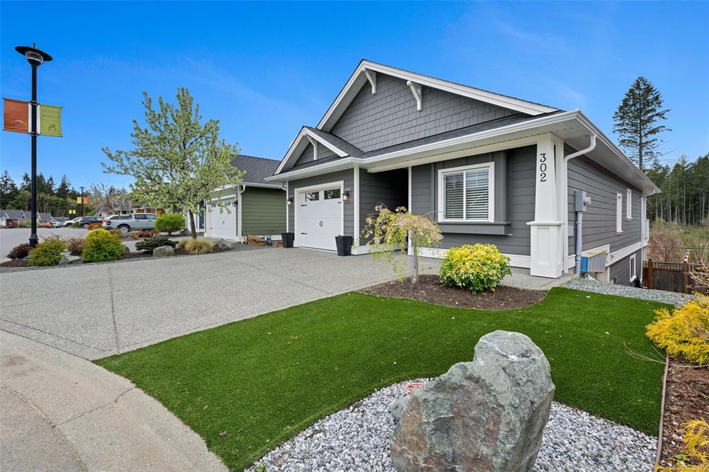 302 Edgewood Cres, 1032119, BC,
