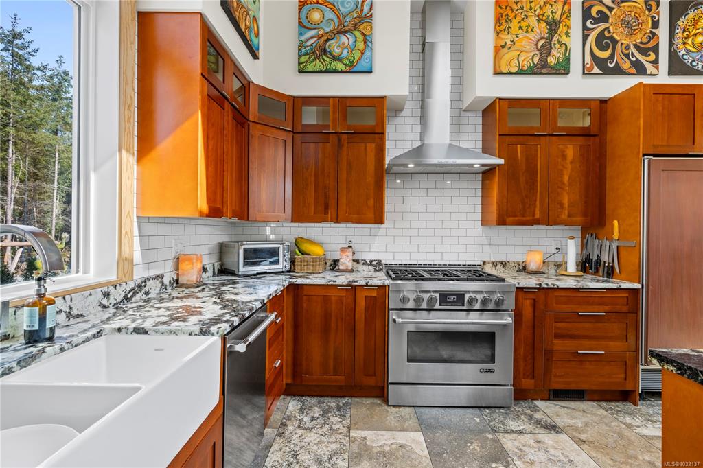 Third View of 440 Gilbert Rd, Qualicum Beach, BC, V9K 1V2