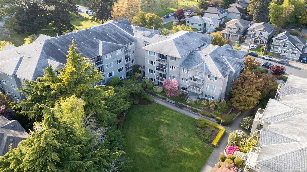 Second View of 951 Topaz Ave, Victoria, BC, V8T 2M2