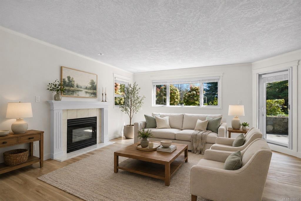 Third View of 951 Topaz Ave, Victoria, BC, V8T 2M2