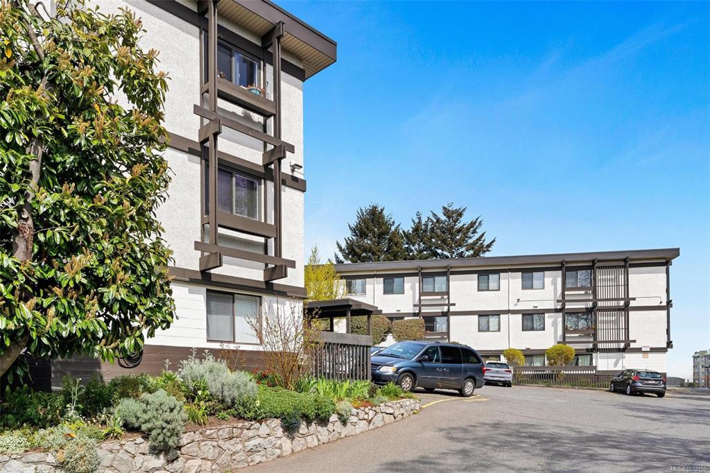 Fourth View of 1975 Lee Ave, Victoria, BC, V8R 4W9