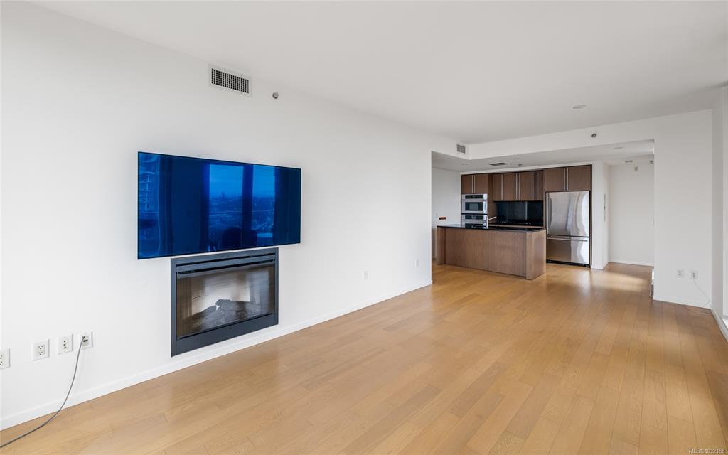 Fifth View of 100 Saghalie Rd, Victoria, BC, V9A 0A1