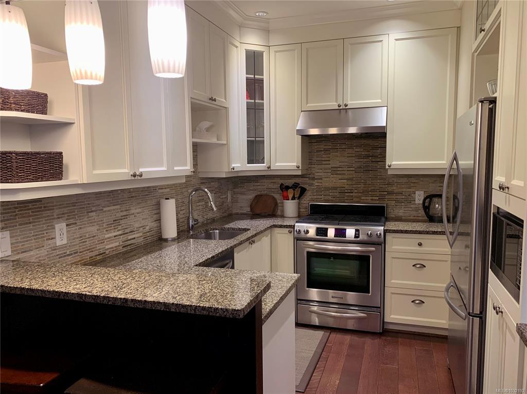 Third View of 675 Superior St, Victoria, BC, V8V 1V1