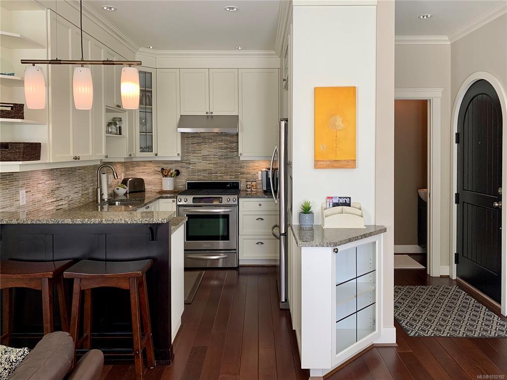 Fifth View of 675 Superior St, Victoria, BC, V8V 1V1