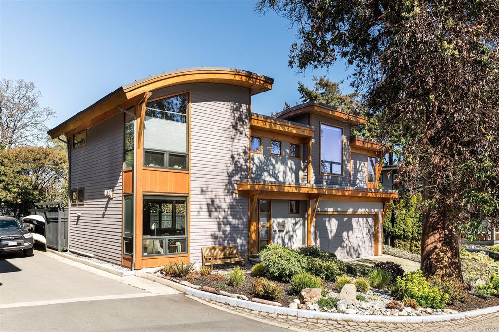 220 Moss Rock Pl, 1032259, BC,