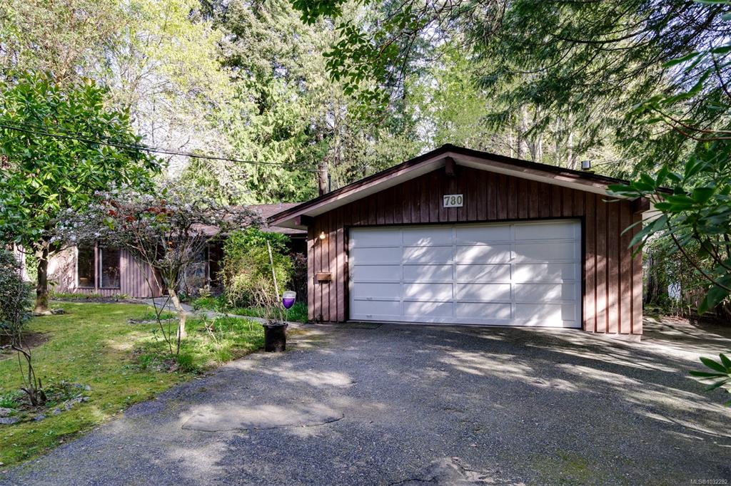 Third View of 780 Helvetia Cres, Saanich, BC, V8Y 1X1