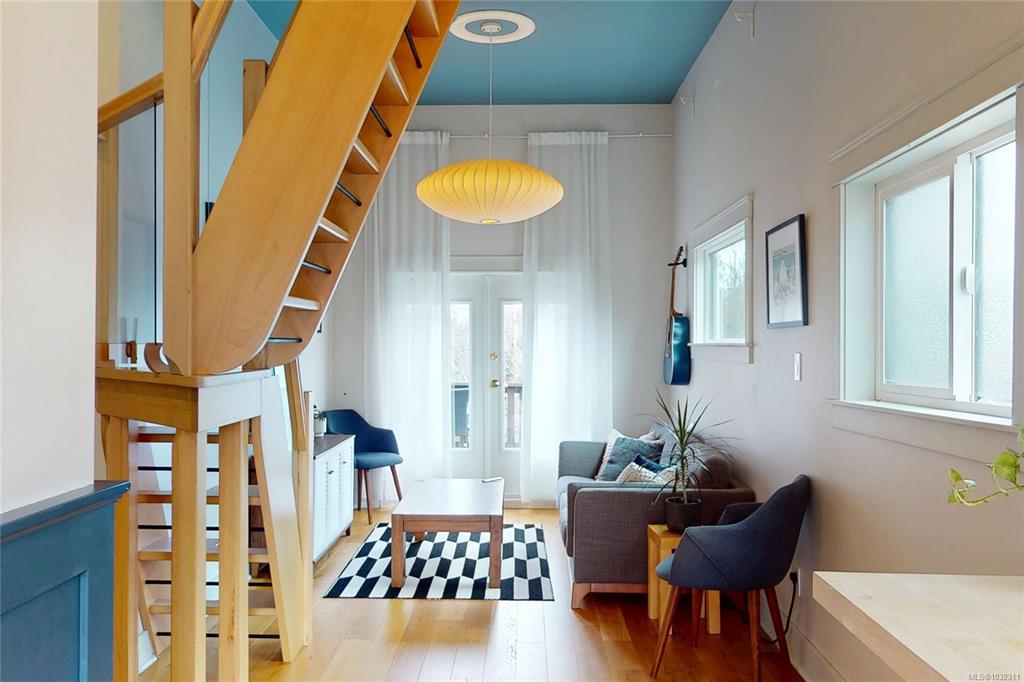 1709 Fernwood Rd, 1032311, BC,