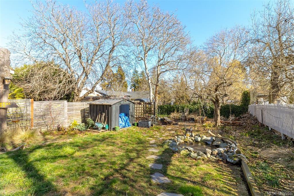 Fourth View of 1709 Fernwood Rd, Victoria, BC, V8T 2Y3