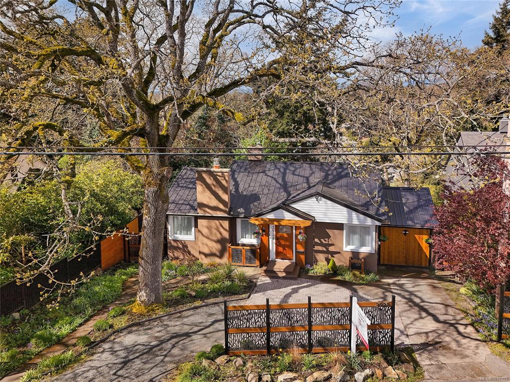 Second View of 3528 Richmond Rd, Saanich, BC, V8P 4P8