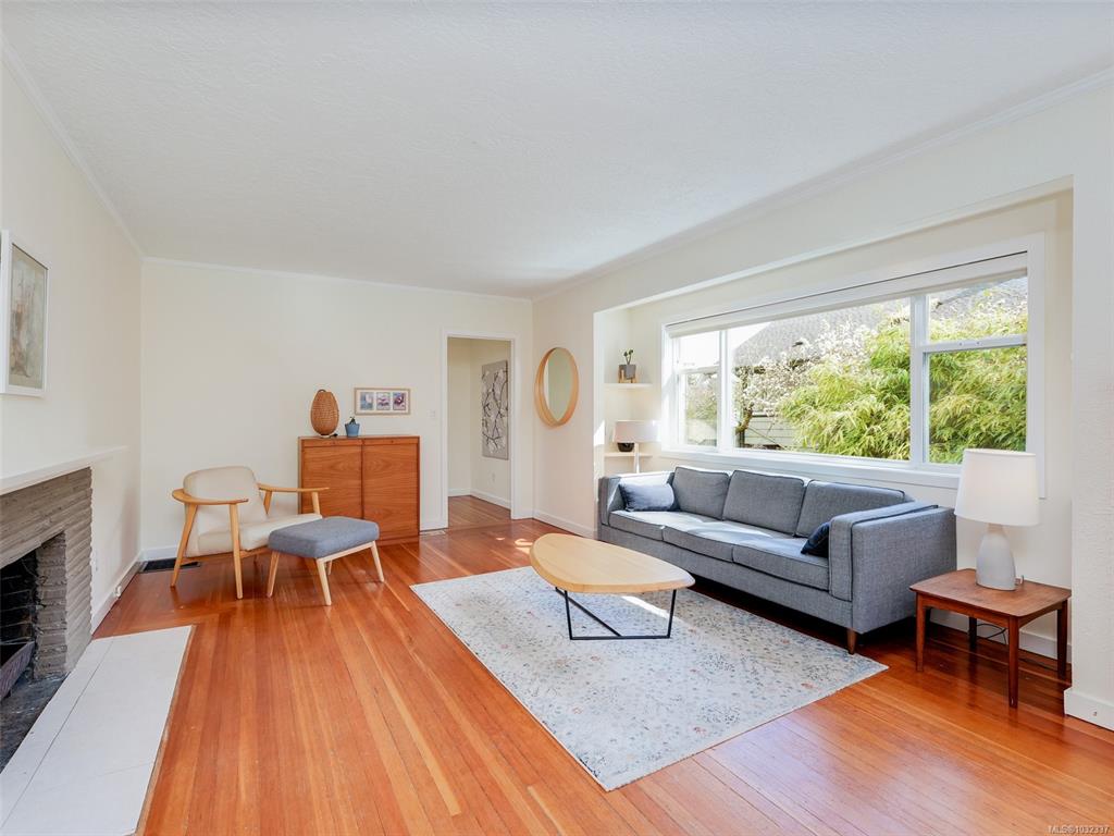 Third View of 945 Falkland Rd, Oak Bay, BC, V8S 4M1