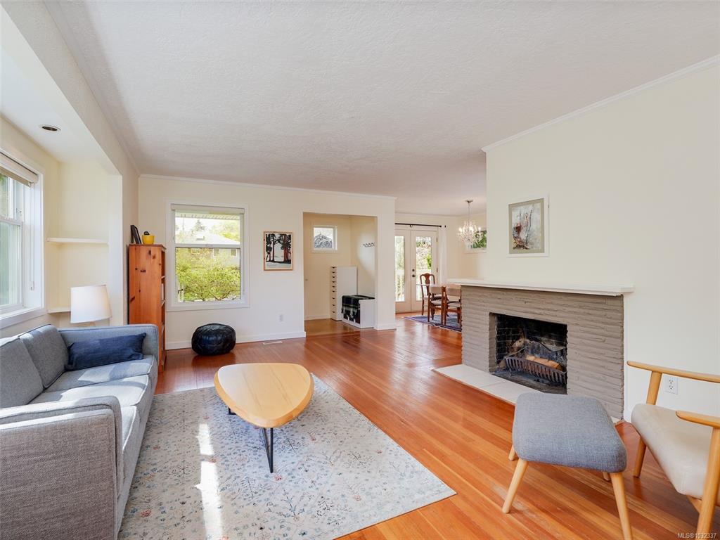 Fourth View of 945 Falkland Rd, Oak Bay, BC, V8S 4M1